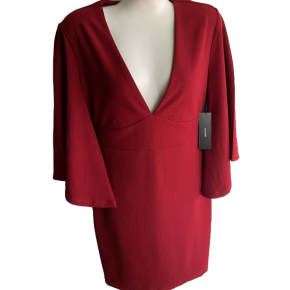 Maroon  Lulus dress size medium
Worn once. Perfect condition
